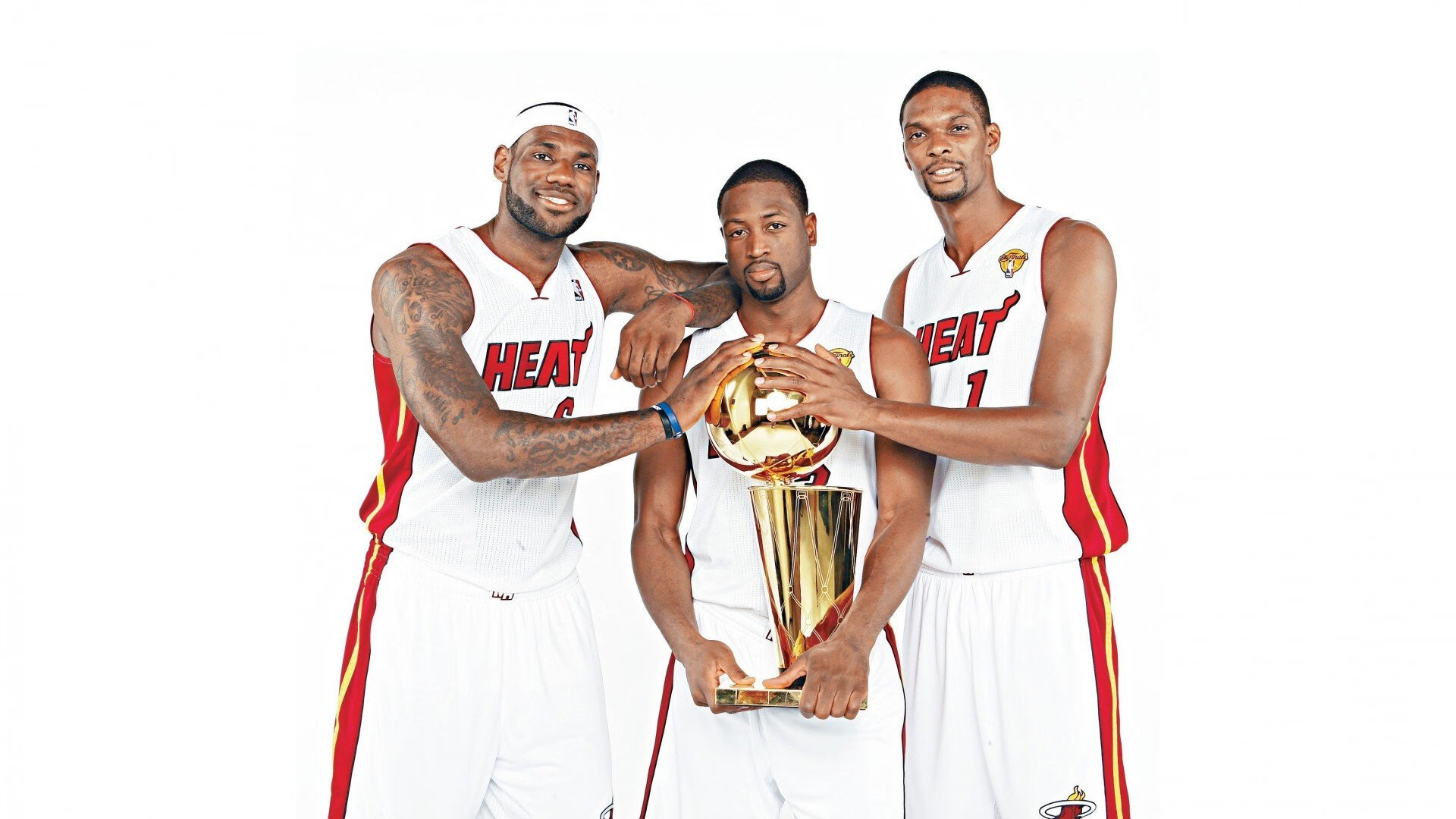 国际城市自行车绕城赛 市民在路边组成长队观战